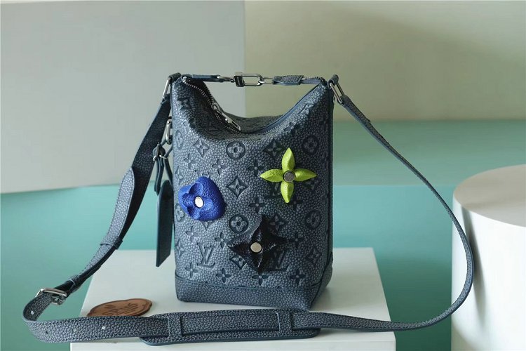 Louis Vuitton M81572 Taurillon Clemence Climbing chalk-pouch Shoulder Mini Bag Shoulder Bag 