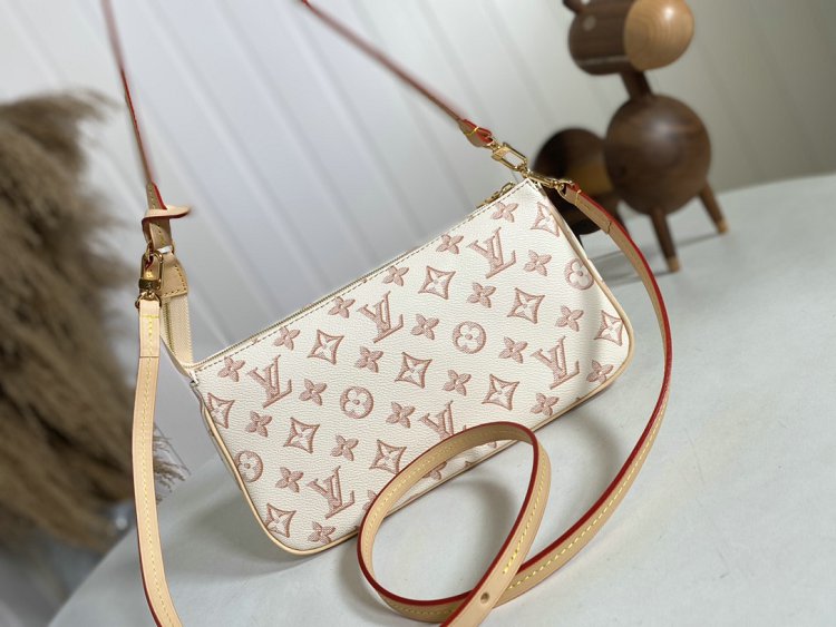 Louis Vuitton M20920 Maxi Multipochette Bag