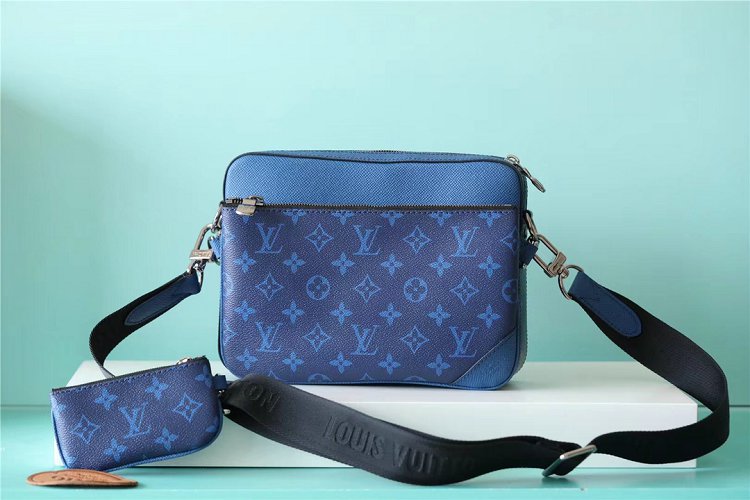 Louis Vuitton M30848 Monogram Eclipse Eclipse Reverse Messenger Bag