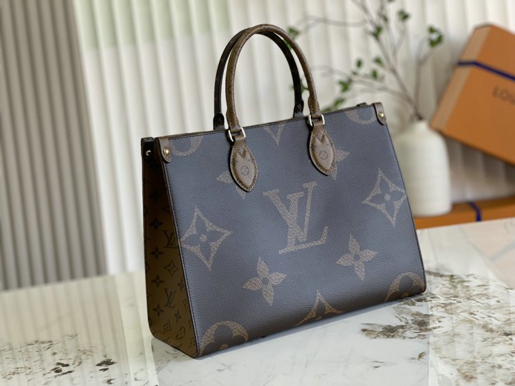 Louis Vuitton M45039  Monogram Reverse Onthego Handbag