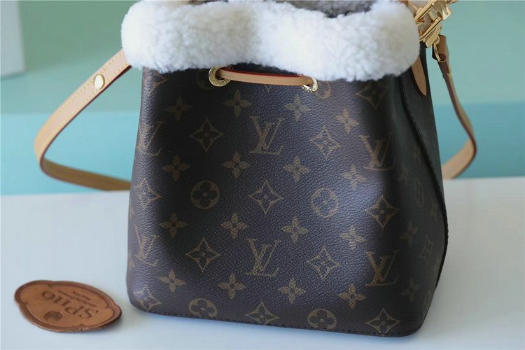 Louis Vuitton M46319 NÉONOÉ BB Monogram Cozygram Bag