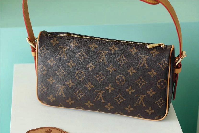 Louis Vuitton M60006 Shoulder Bag