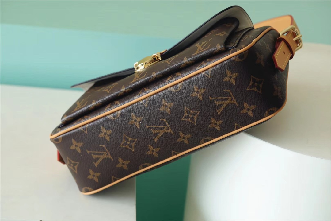 Louis Vuitton M60006 Shoulder Bag