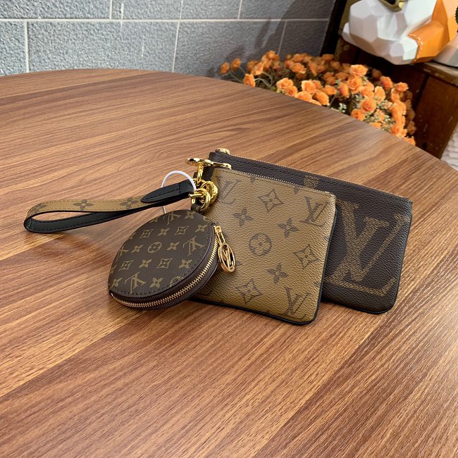 Louis Vuitton M68756 Trio Pouch Accessoires Monogram Wristlet