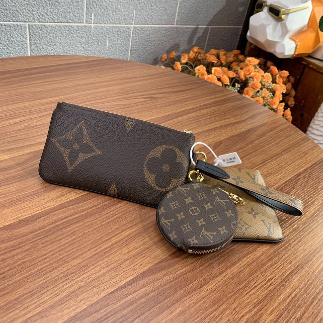 Louis Vuitton M68756 Trio Pouch Accessoires Monogram Wristlet