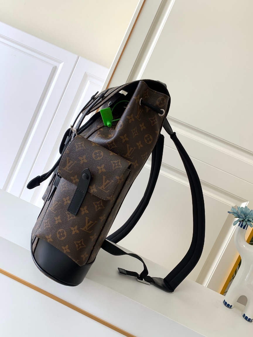 Louis Vuitton  M43735 Christopher MM