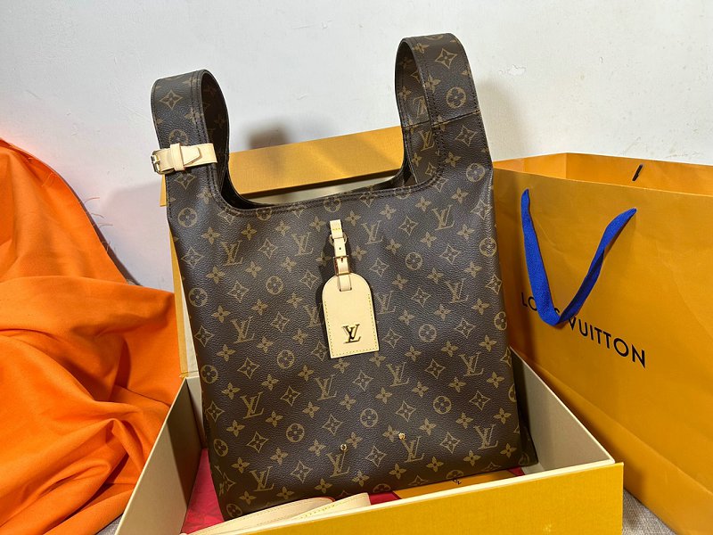 Louis Vuitton M46817 Nicolas Ghesquière Monogram Dune Shopping Bag