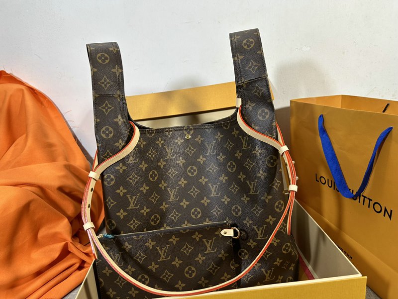 Louis Vuitton M46817 Nicolas Ghesquière Monogram Dune Shopping Bag