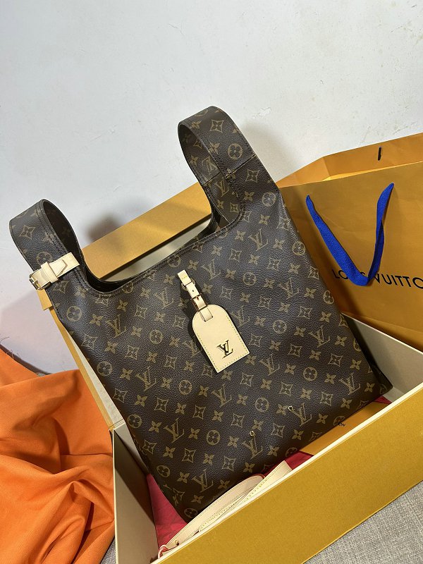 Louis Vuitton M46817 Nicolas Ghesquière Monogram Dune Shopping Bag