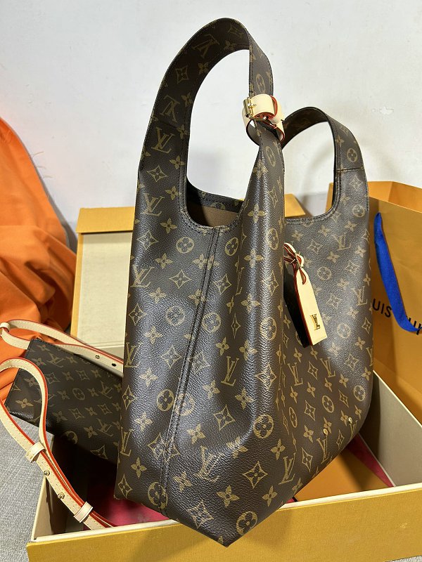 Louis Vuitton M46817 Nicolas Ghesquière Monogram Dune Shopping Bag