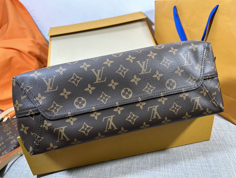 Louis Vuitton M46817 Nicolas Ghesquière Monogram Dune Shopping Bag