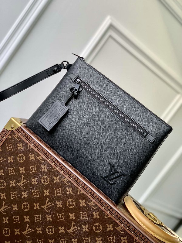 Louis Vuitton M69837 Aerogram Ipad Protecter Bag