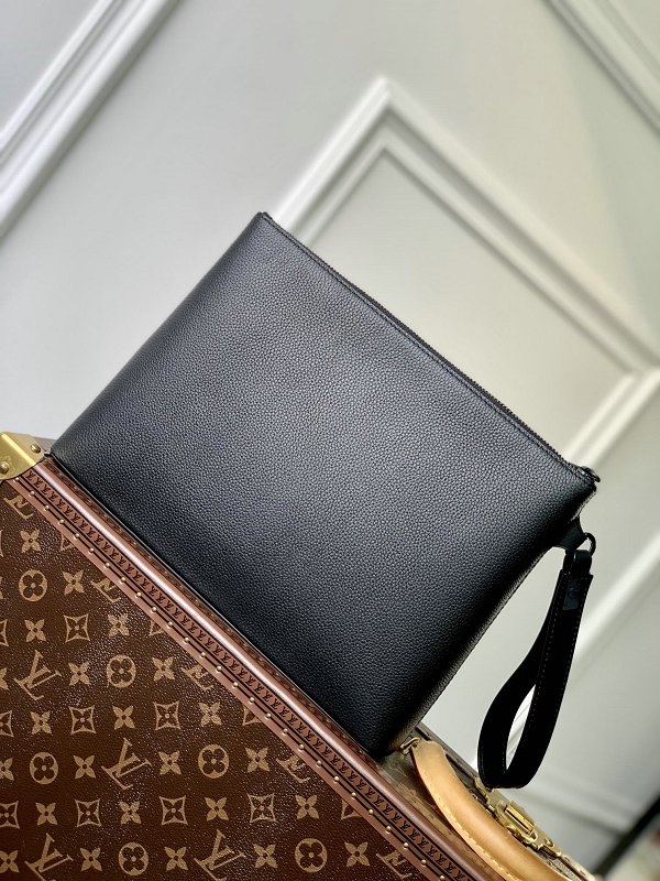 Louis Vuitton M69837 Aerogram Ipad Protecter Bag