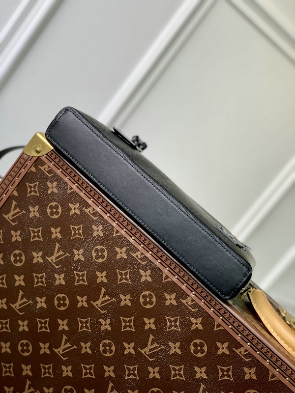 Louis Vuitton M69837 Aerogram Ipad Protecter Bag