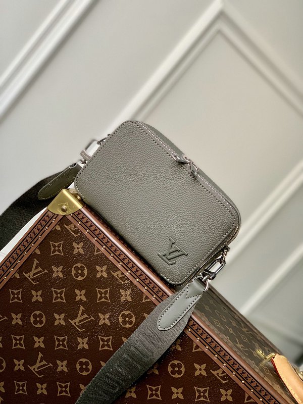 Louis Vuitton M59161 Alpha Wearable Men Shoulder Bag