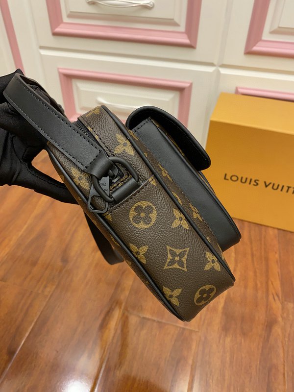 Louis Vuitton M69404 Christopher Shoulder Bag