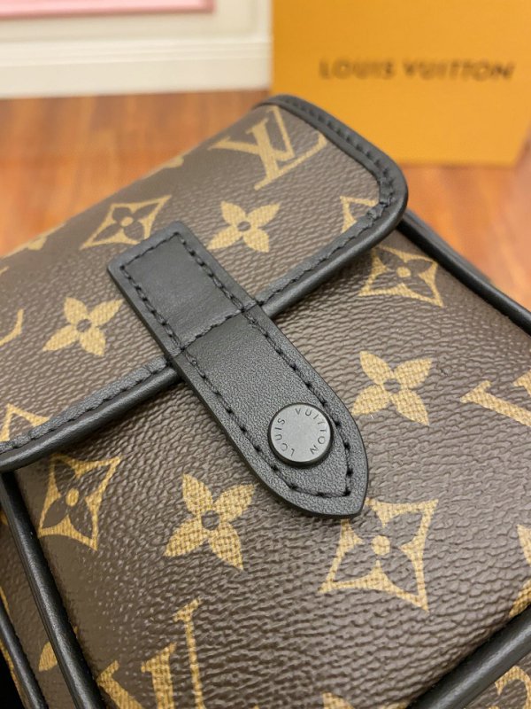 Louis Vuitton M69404 Christopher Shoulder Bag