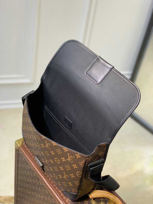 Louis Vuitton M46328 Archy Monogram Macassar Messenger Bag