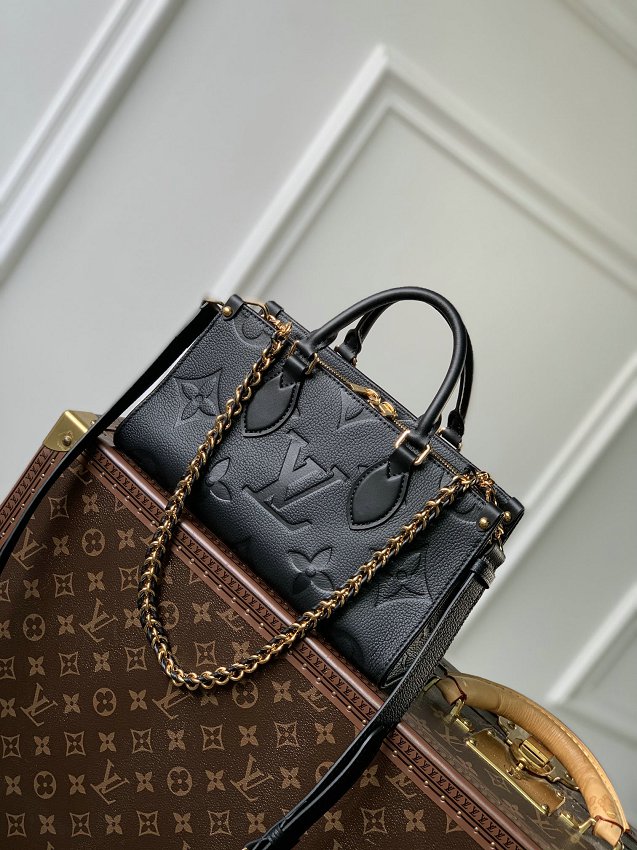 Louis Vuitton M23640 OnTheGo East West Handbag