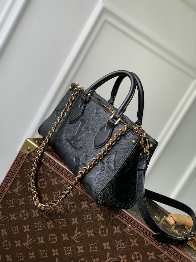 Louis Vuitton M23640 OnTheGo East West Handbag