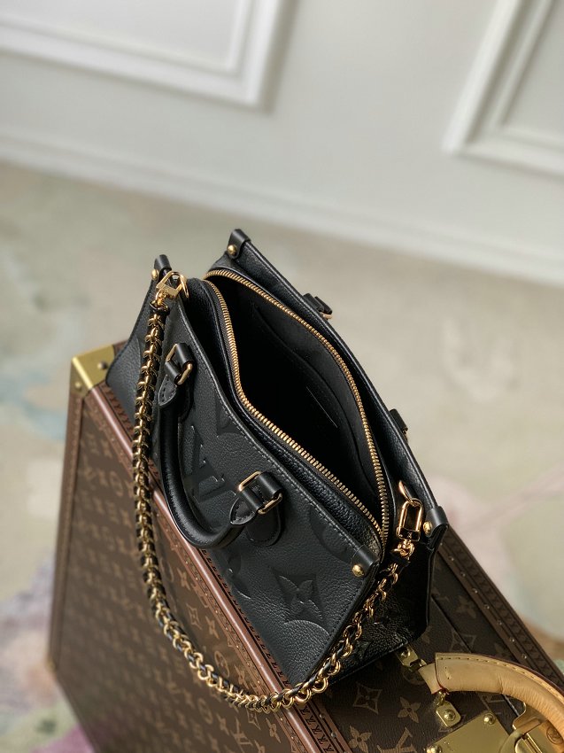 Louis Vuitton M23640 OnTheGo East West Handbag