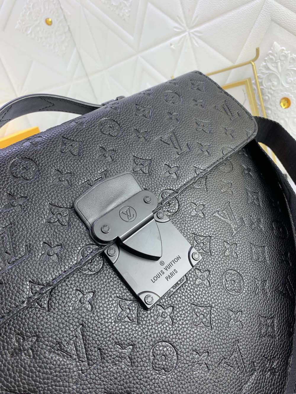 Louis Vuitton M20835 S Lock Briefcase  