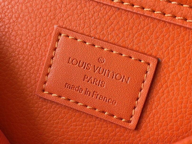 Louis Vuitton M59625 Sling bag Taurillon Clemence LV Aerogram Bum Bag NV Body Waist 