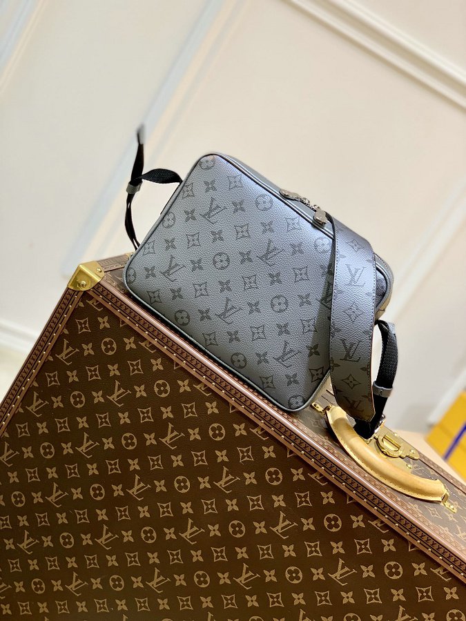 Louis Vuitton M30830 Taigarama Outdoor Messenger Shoulder Bag