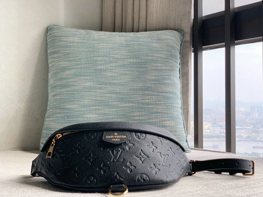 Louis Vuitton M44812 Waist Bag