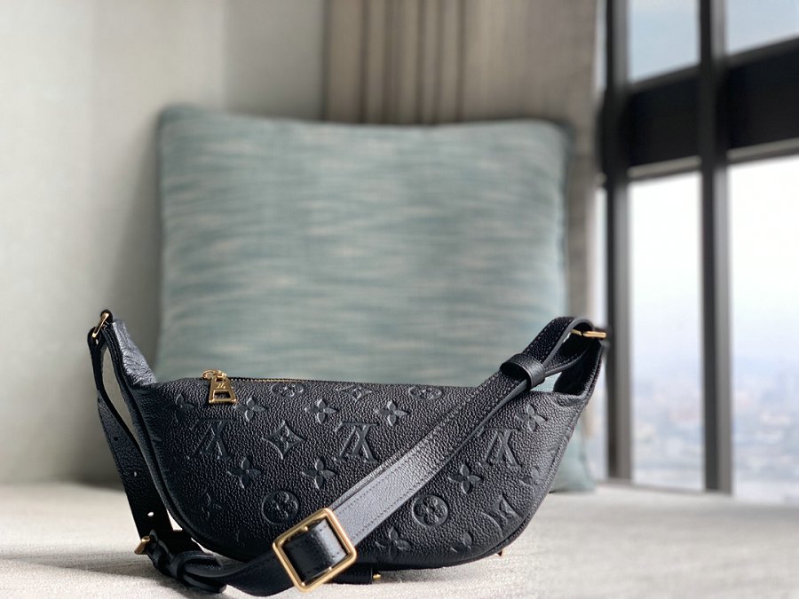 Louis Vuitton M44812 Waist Bag