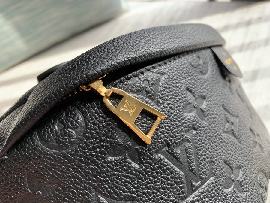 Louis Vuitton M44812 Waist Bag