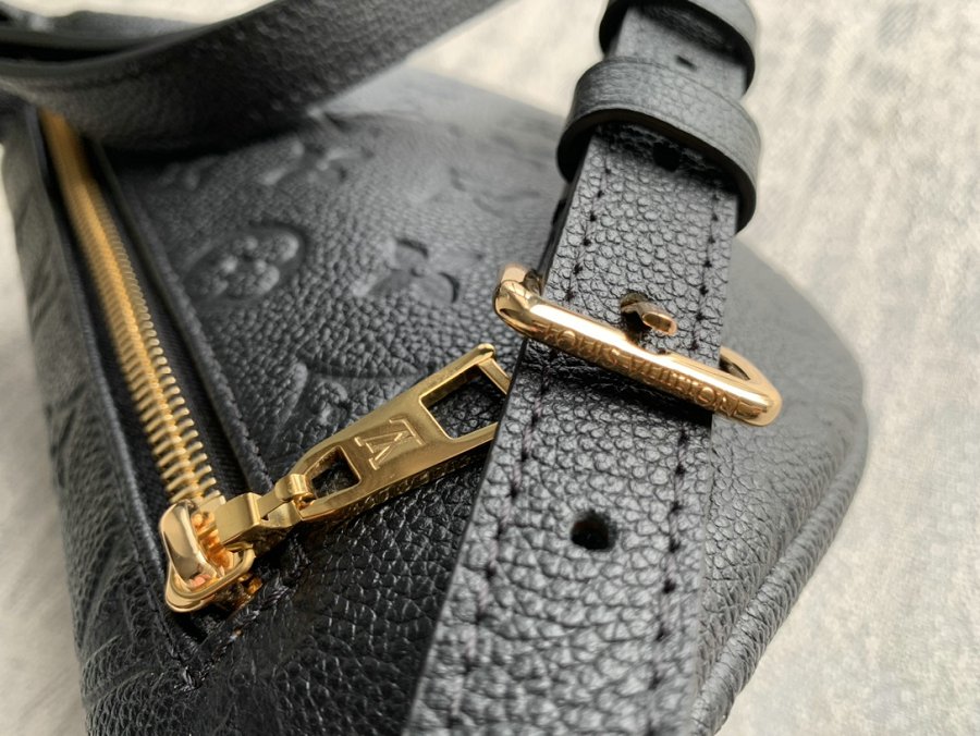 Louis Vuitton M44812 Waist Bag