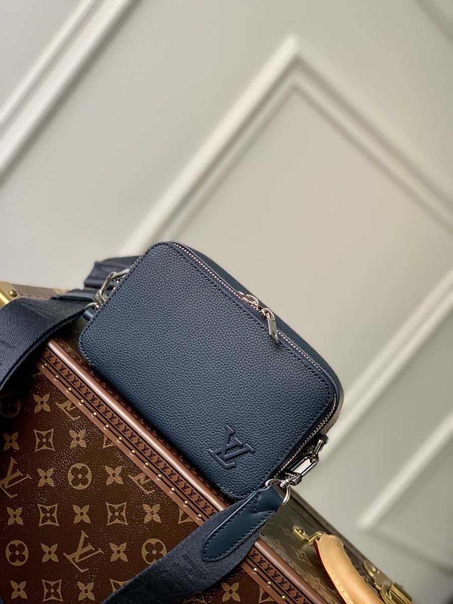 Louis Vuitton M59161 Alpha Wearable Men Shoulder Bag