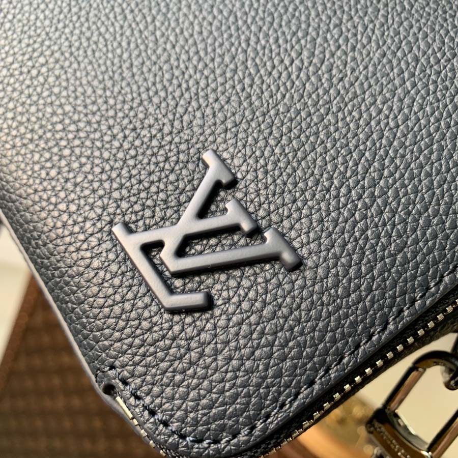 Louis Vuitton M59161 Alpha Wearable Men Shoulder Bag