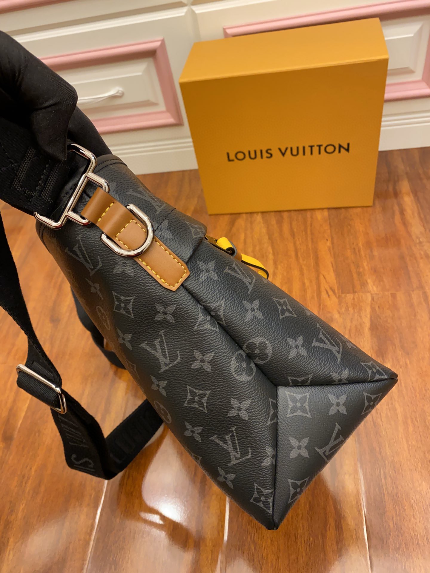 Louis Vuitton M45214 Besace Zippée Monogram Eclipse