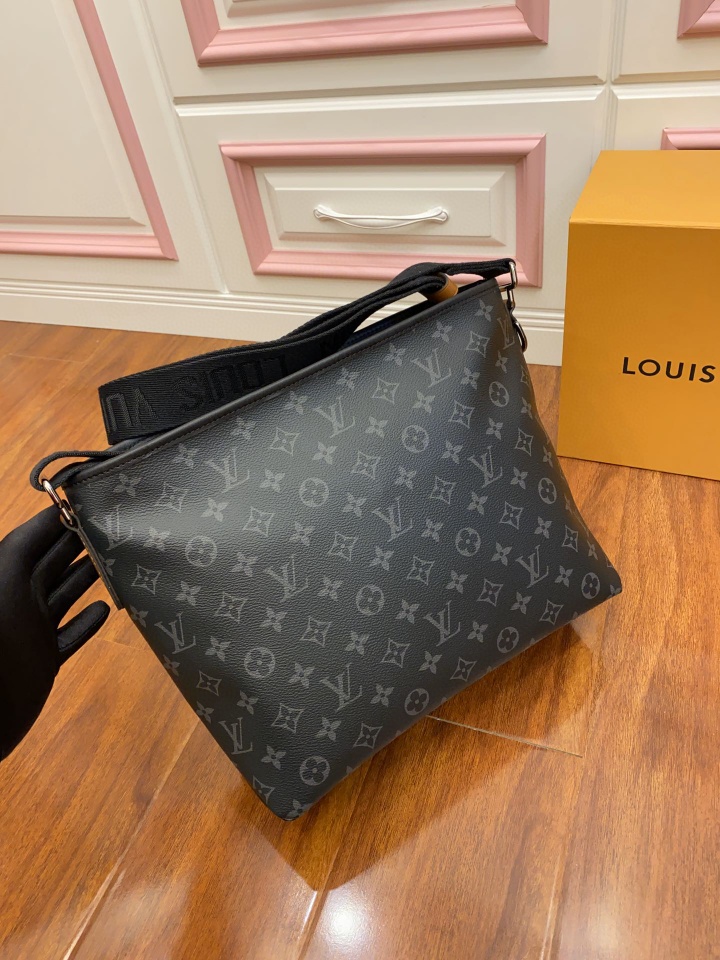 Louis Vuitton M45214 Besace Zippée Monogram Eclipse