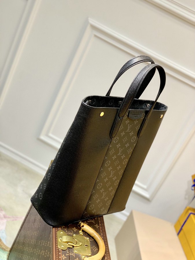 Louis Vuitton M30431 Authentic Taiga rama City Tote M30431 Bag