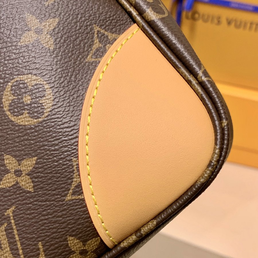 Louis Vuitton M51265 Monogram Boulogne 30 Shoulder Bag