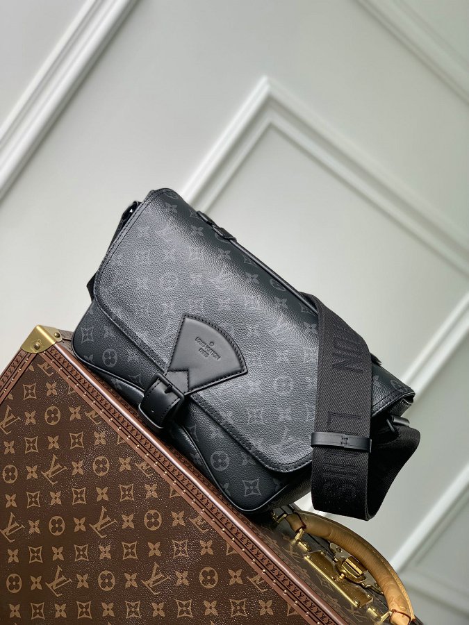 Louis Vuitton M46685 Monogram Eclipse Montsouris Messenger Bag