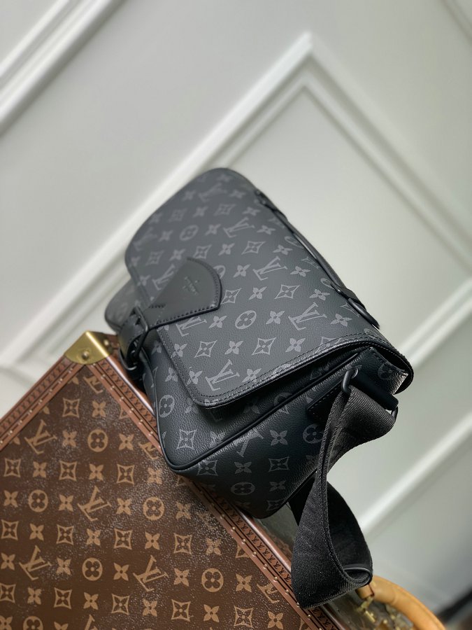 Louis Vuitton M46685 Monogram Eclipse Montsouris Messenger Bag