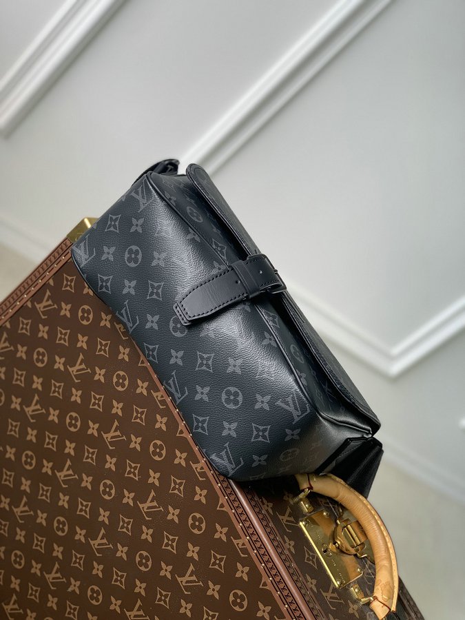 Louis Vuitton M46685 Monogram Eclipse Montsouris Messenger Bag