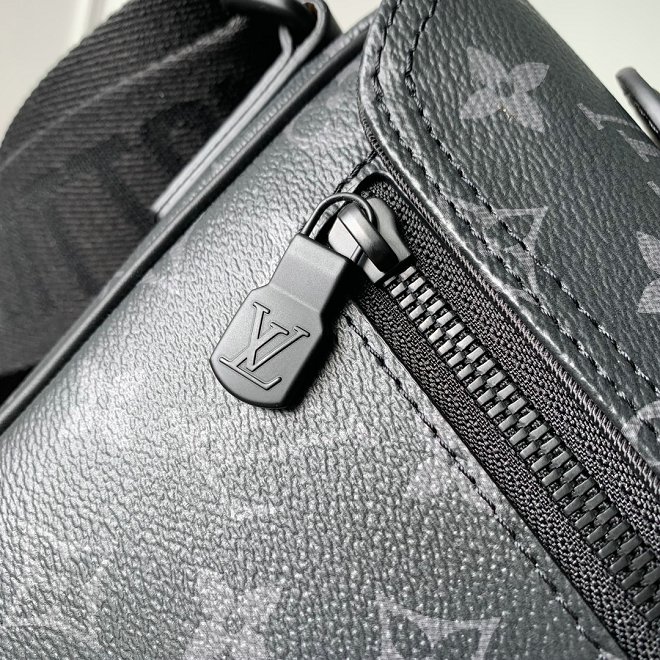 Louis Vuitton M46685 Monogram Eclipse Montsouris Messenger Bag