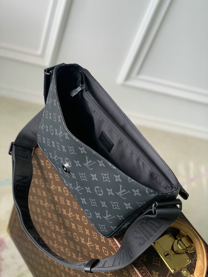 Louis Vuitton M46685 Monogram Eclipse Montsouris Messenger Bag