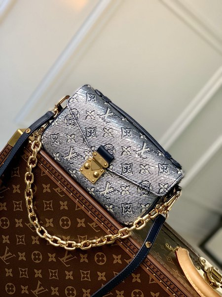 Louis Vuitton M22834 Pochette Metis East West Blue in Monogram