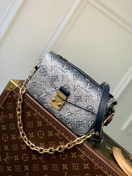 Louis Vuitton M22834 Pochette Metis East West Blue in Monogram