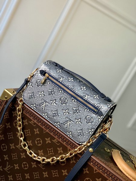 Louis Vuitton M22834 Pochette Metis East West Blue in Monogram