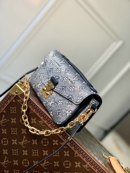 Louis Vuitton M22834 Pochette Metis East West Blue in Monogram