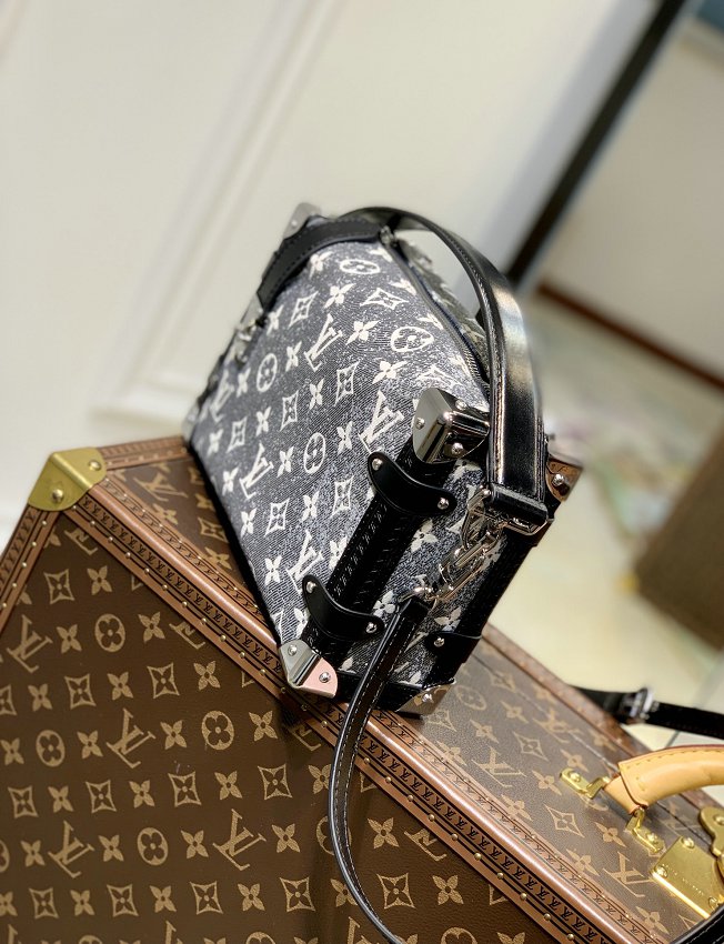 Louis Vuitton M21460 Women's Totes Bag Side Trunk