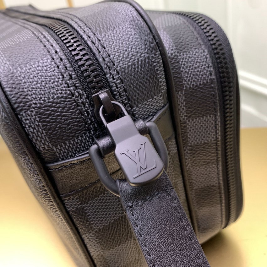 Louis Vuitton N40280 Utility Messenger Shoulder Bag Grey Black Leather