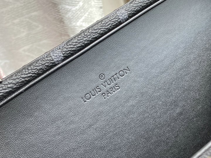 Louis Vuitton M20251 Clutch Box  